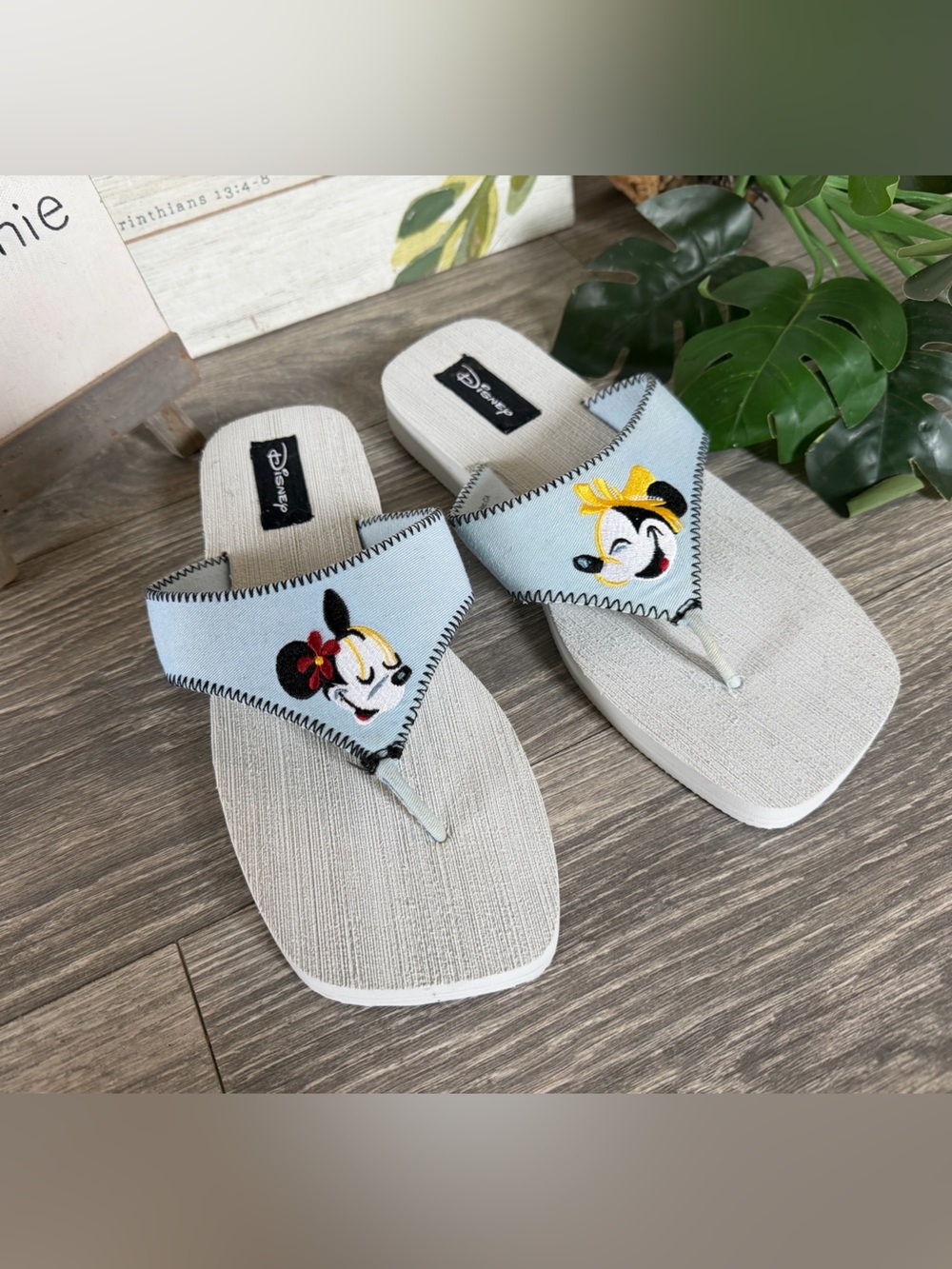 Disney Light Blue Minnie & Mickey Mouse Embroidered Thong Sandals. Size 8